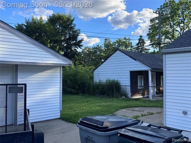 Building Photo - 1412 E Goulson Ave