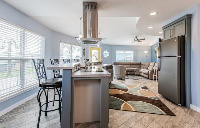 Building Photo - 1923 Eleventh Street-SI ID1023230P