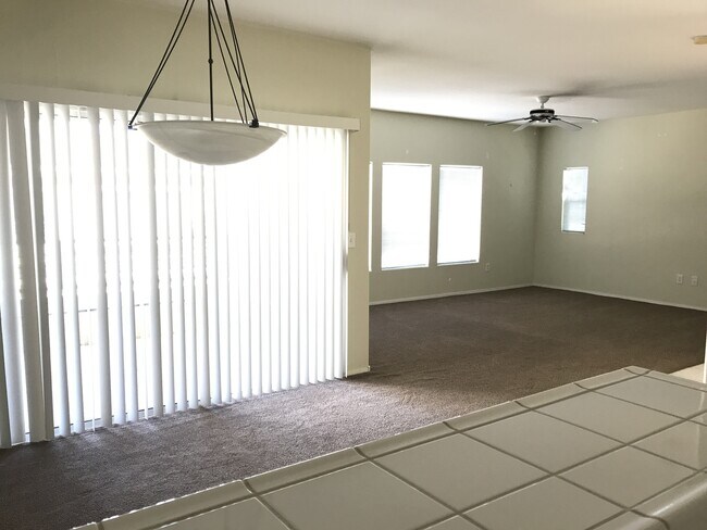 Building Photo - Spacious 2 Bedroom condo near Red Rock Casino