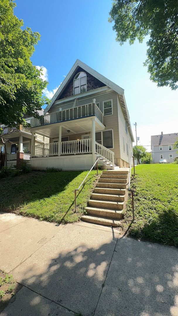 Building Photo - 2 Bedroom Lower Rear Unit on East Side