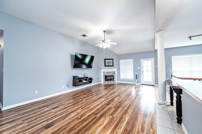 Building Photo - 26286 Poplar Glen Dr