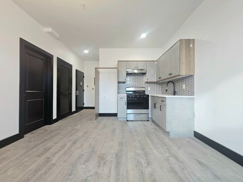 Building Photo - 11 Thomas St