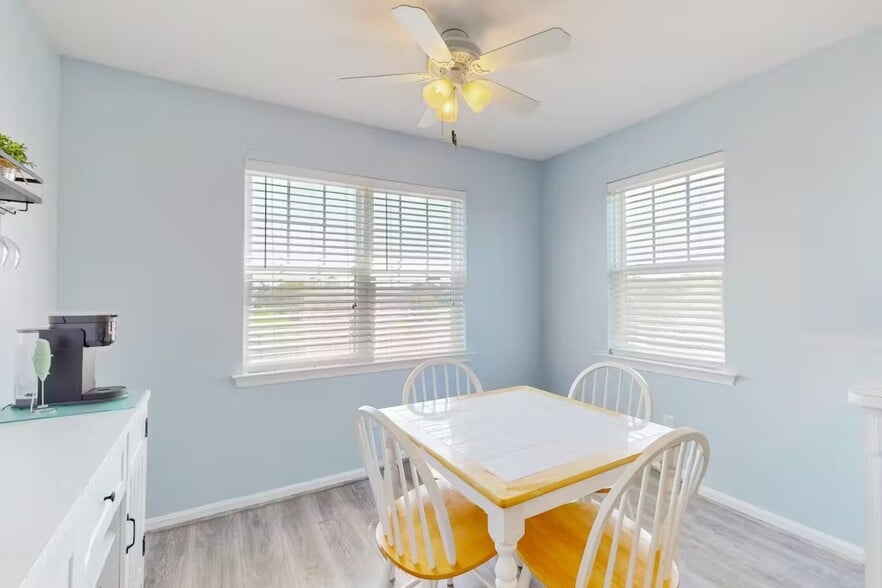 Building Photo - 30381 Crowley Dr