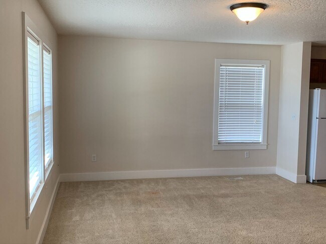 Building Photo - 720 Triumph Dr