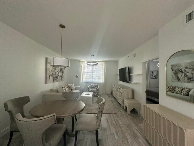 Building Photo - 630 S Sapodilla Ave