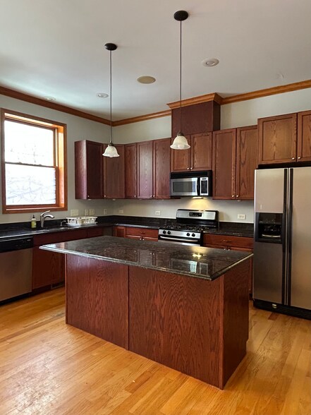 Kitchen - 1901 S May St