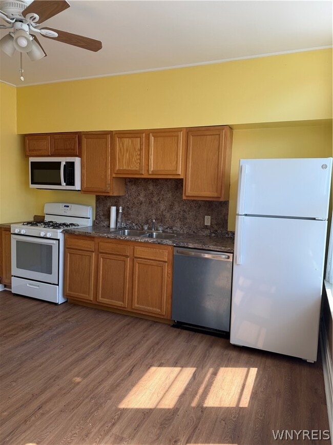 Building Photo - 1015 Elmwood Ave