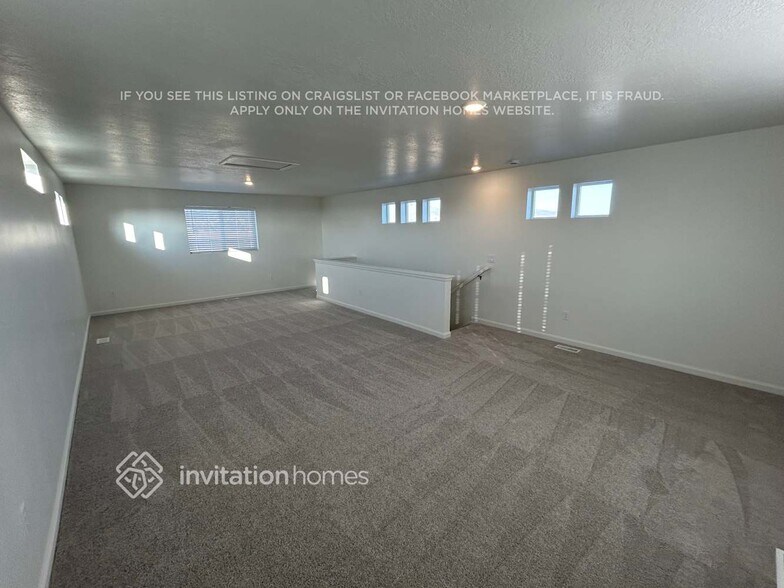 Building Photo - 322 N Broadway Dr