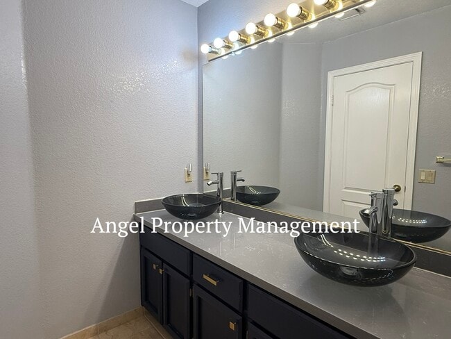 Building Photo - 9131 Brienne Way