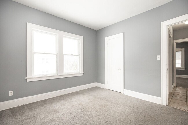 Building Photo - 3584 E 151st St