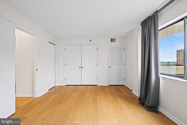 Building Photo - 1301 N Courthouse Rd