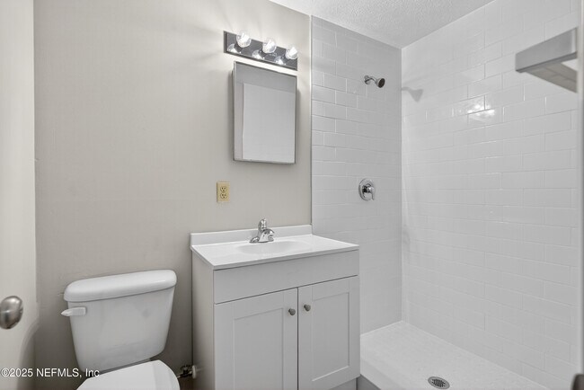 Building Photo - 9937 Moss Side Ln