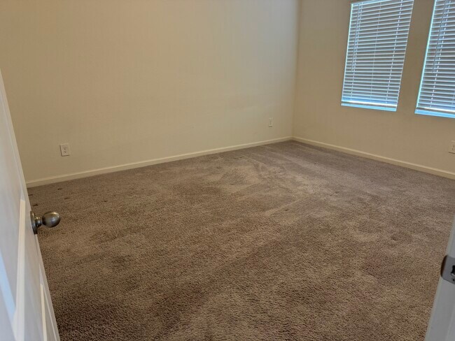 Building Photo - 783 Crestridge Dr