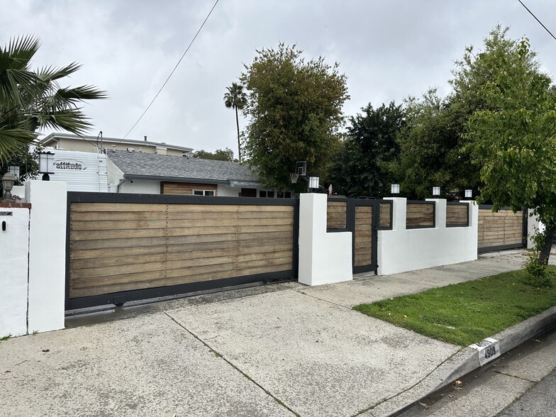 Building Photo - 4909 Gaviota Ave