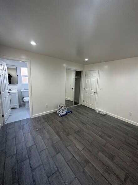 Master Suite - 957 W 45th St