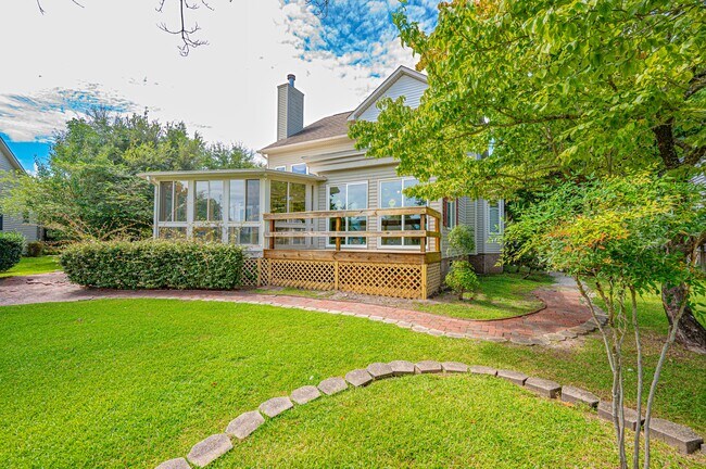 Building Photo - 6118 Gondolier Dr