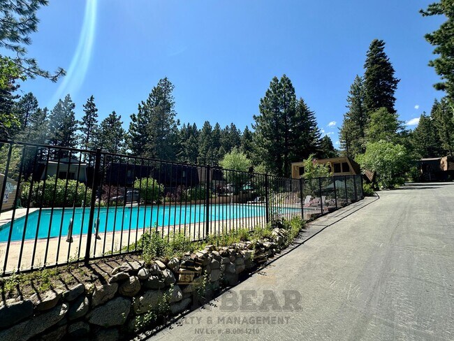 Building Photo - Beautiful Home on the Creek!