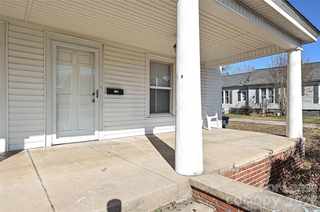 Building Photo - 134 Saluda St