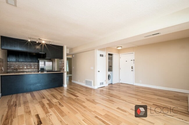 Building Photo - Beautiful Condo in Great Location!