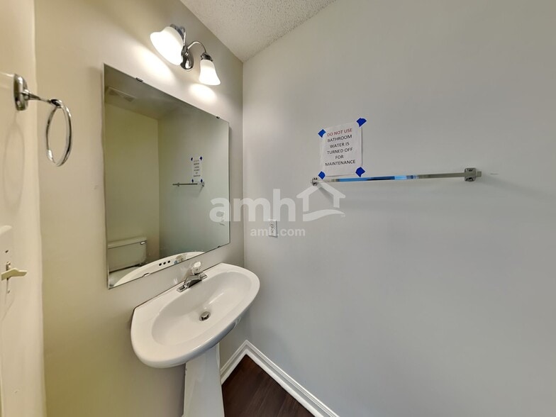 Building Photo - 8401 Redstone View Dr