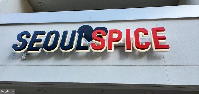 Building Photo - 1011 Arlington Blvd