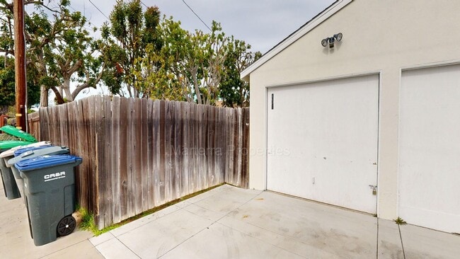 Building Photo - 19th St