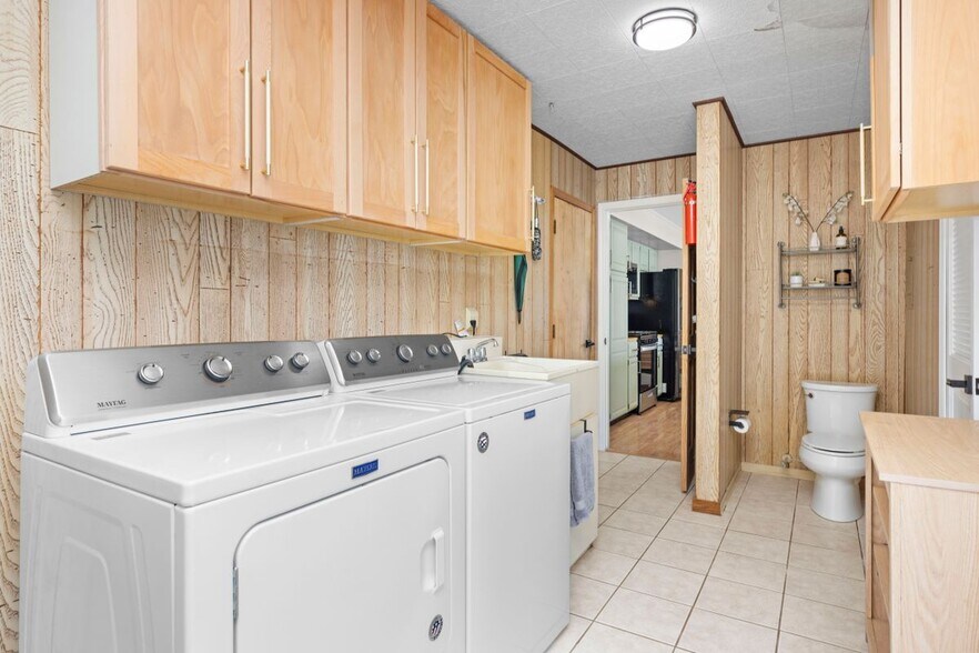 Building Photo - 38027 Mallast St