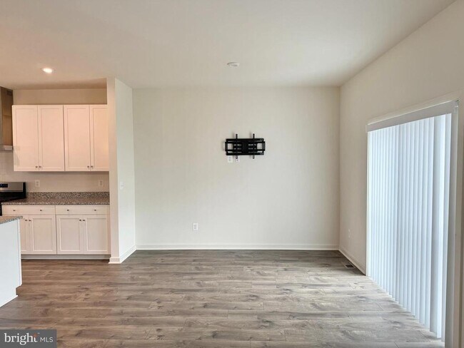Building Photo - 310 Red Currant Wy