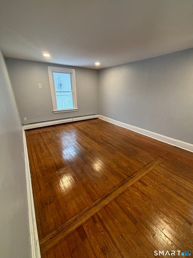 Building Photo - 126 Main St