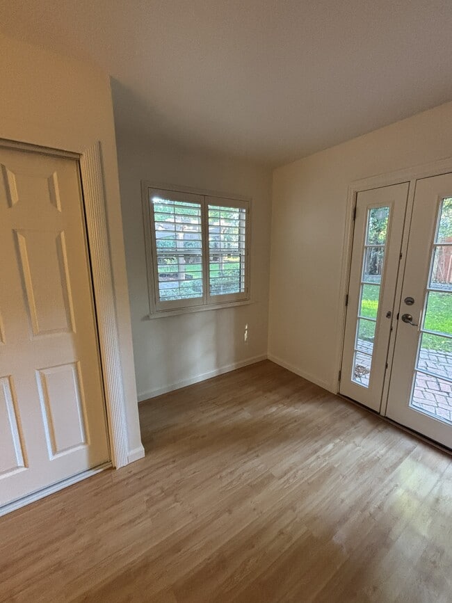 Building Photo - 34 Alvares Ct