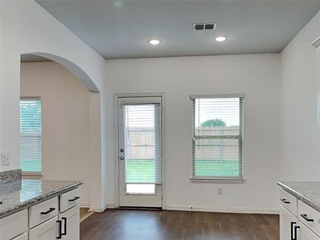 Building Photo - 1548 Woodlake Dr