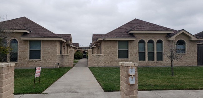 Building Photo - 1921 Horsetail Falls