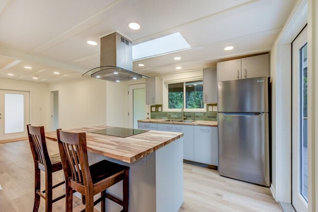 Building Photo - A Fresh, Open Home for a Relaxed Life by the Lake