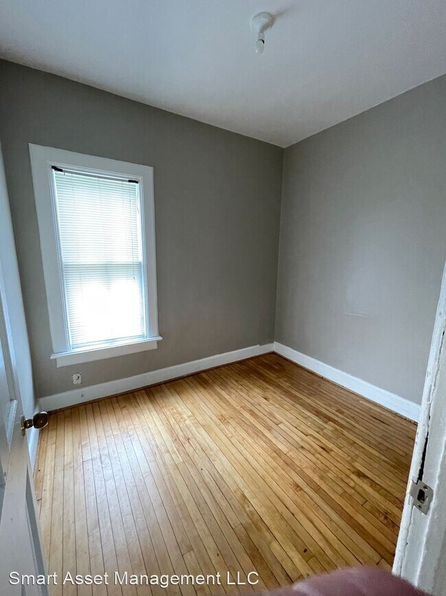 Building Photo - 5 br, 1 bath House - 321 E Meinecke Ave