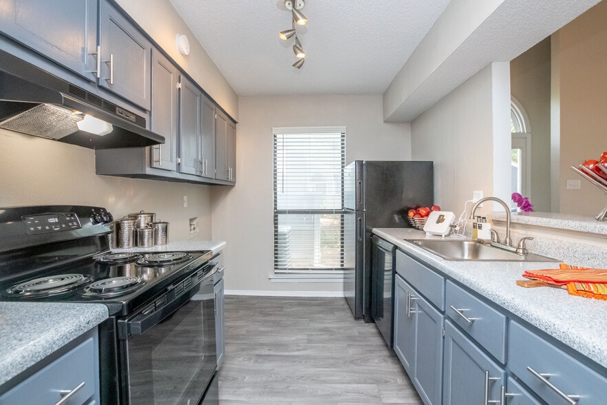 Building Photo - The Park at New Castle