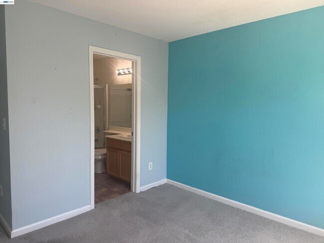 Building Photo - 3162 Golden Crest Common