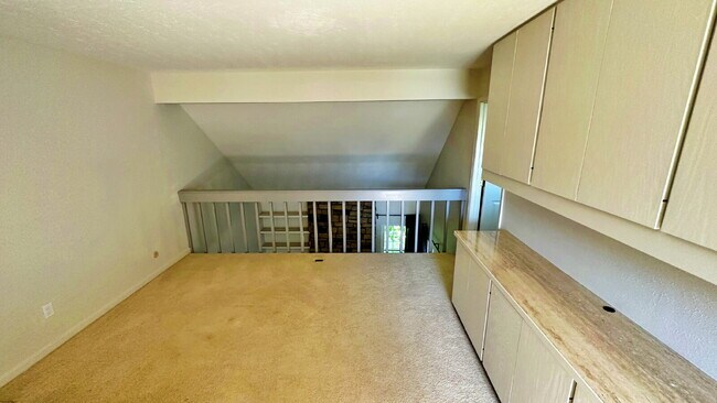 Building Photo - Beautiful Updated 2 Bed 2 Bath on Golf Course in Cherry Creek Schools