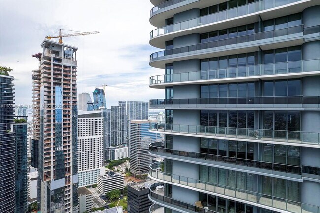 Building Photo - 1000 Brickell Plaza