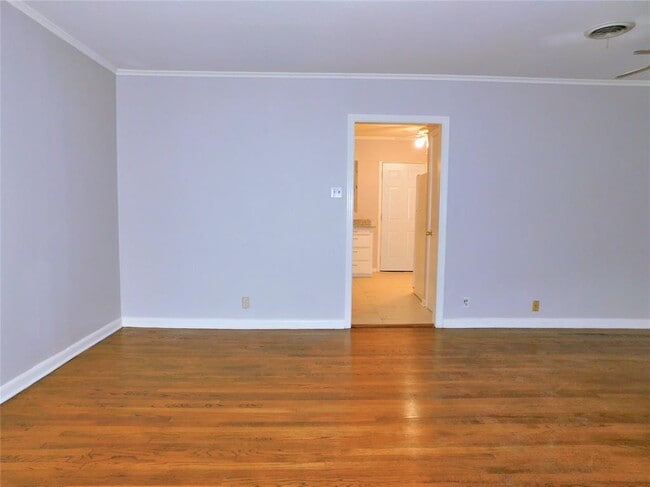 Building Photo - 805 Emery St