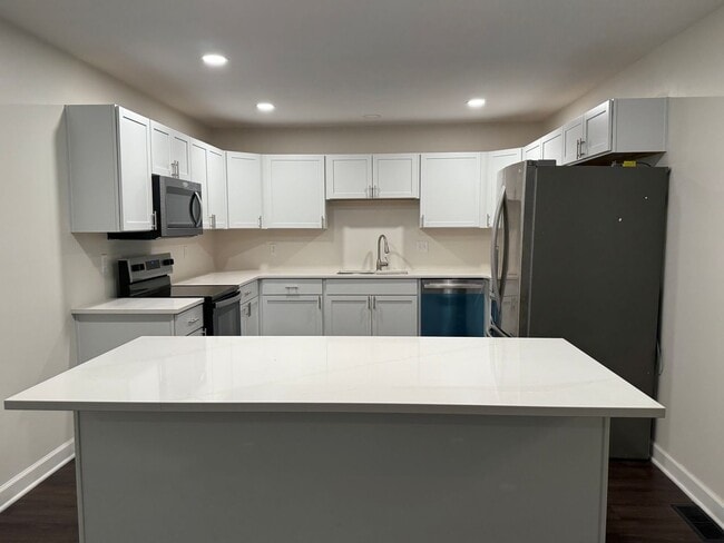 Building Photo - Completely renovated 4 bedroom home in Halteman