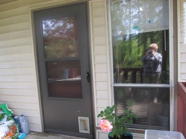 Building Photo - 527 Manns Chapel Rd