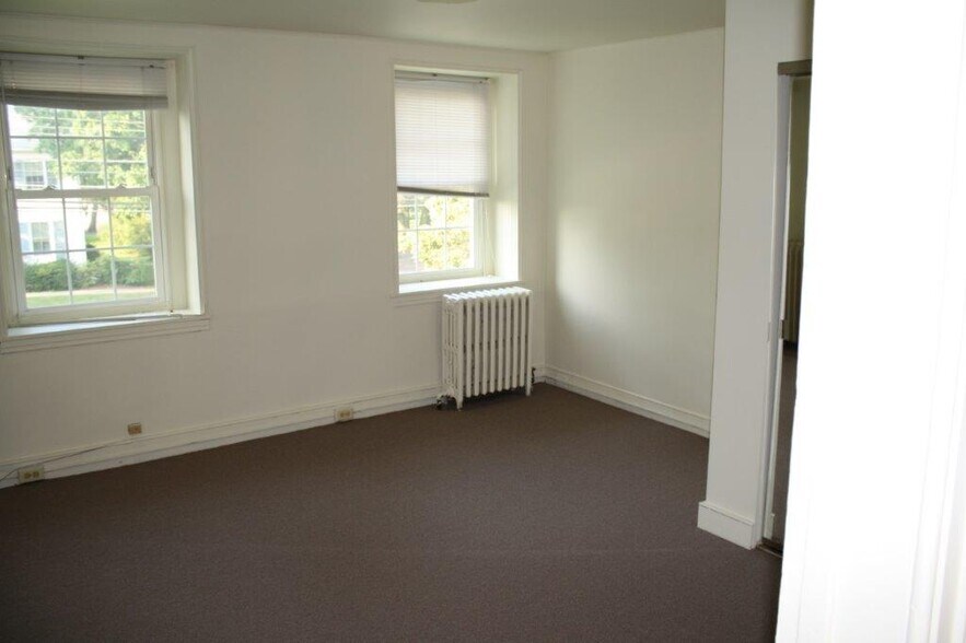 Building Photo - 716 W Main St