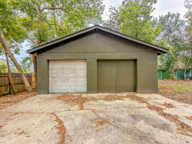 Building Photo - 1751 Pepper Dr