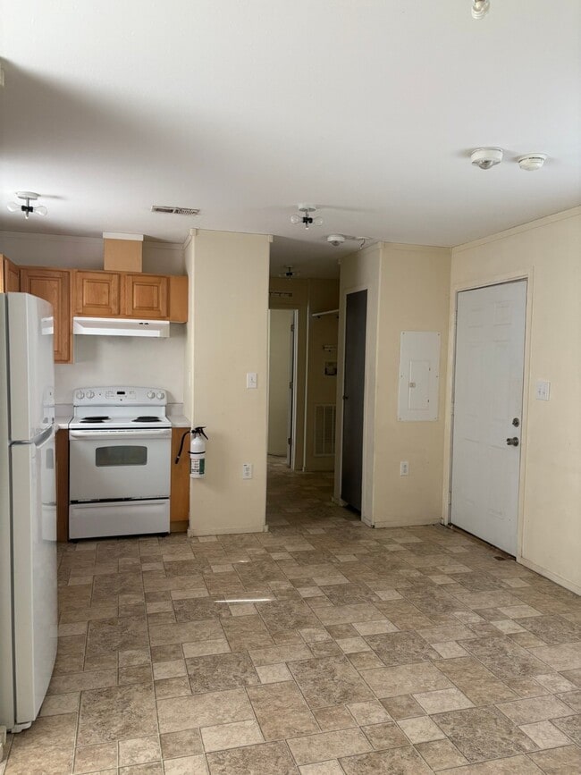 Building Photo - 17025 Wellborn Rd