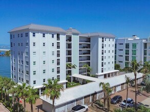 Building Photo - 226 Golden Gate Point