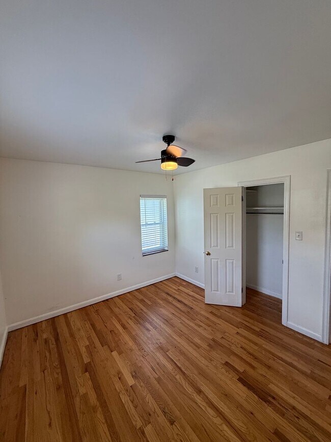 Building Photo - Move-In Ready 2-bedroom, 2-bathroom Home n...