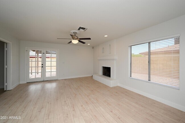 Building Photo - 7301 W Canterbury Dr