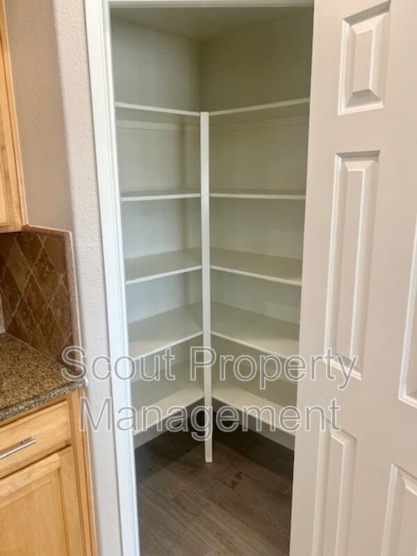 Building Photo - 33309 Morning View Dr