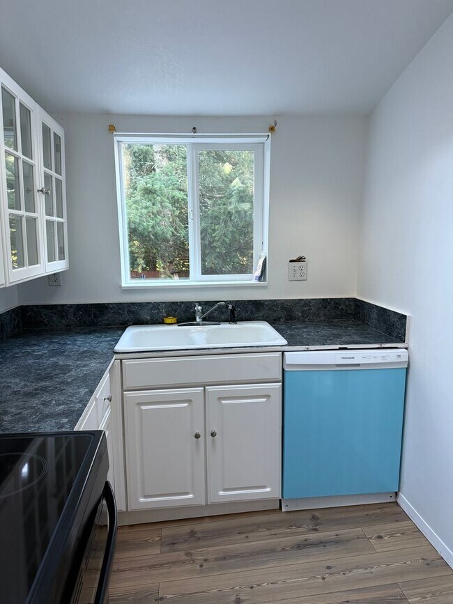 Building Photo - 1431 Central Ave