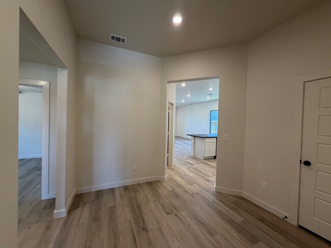 Building Photo - New Spacious 3 Bedroom Home with Luxury Primary Suite in Frenship ISD